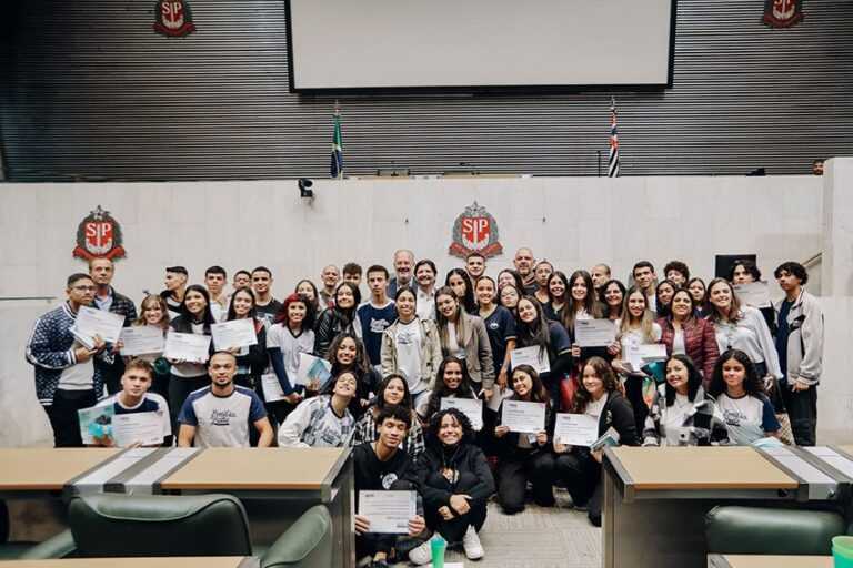 democracia-jovem:-alesp-vai-levar-dois-jovens-paulistas-para-curso-da-unesco-na-italia