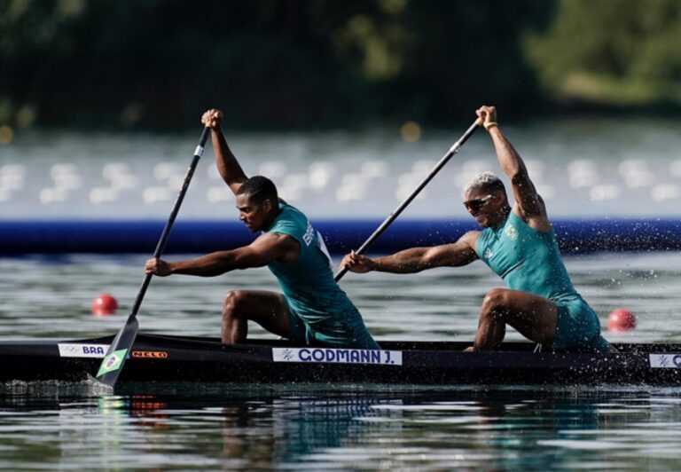 isaquias-queiroz-e-jacky-vao-disputar-quartas-do-c2-500m-de-canoagem