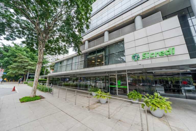 sicredi-expande-solucoes-de-cambio-e-comercio-exterior