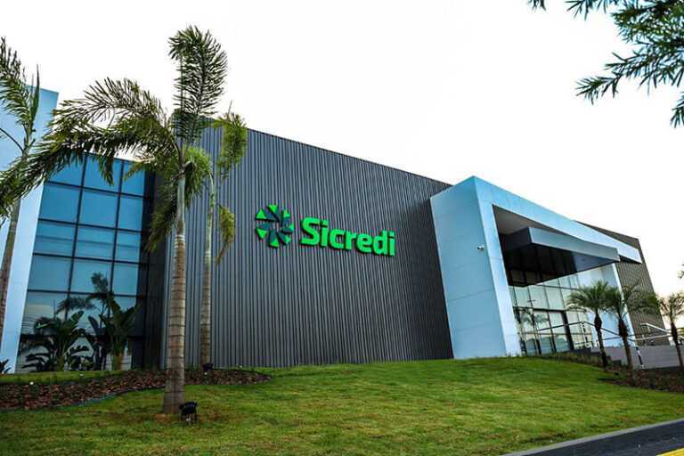 sicredi-vale-do-piquiri-abcd-pr/sp-alcanca-a-marca-de-300-mil-associados 